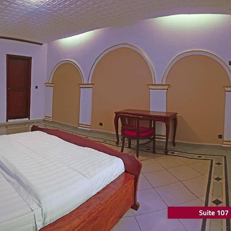 Hotel Le Majestic Douala Exteriör bild
