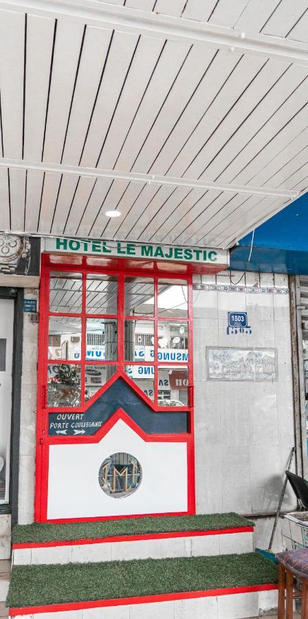 Hotel Le Majestic Douala Exteriör bild