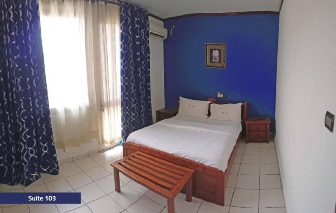 Hotel Le Majestic Douala Exteriör bild