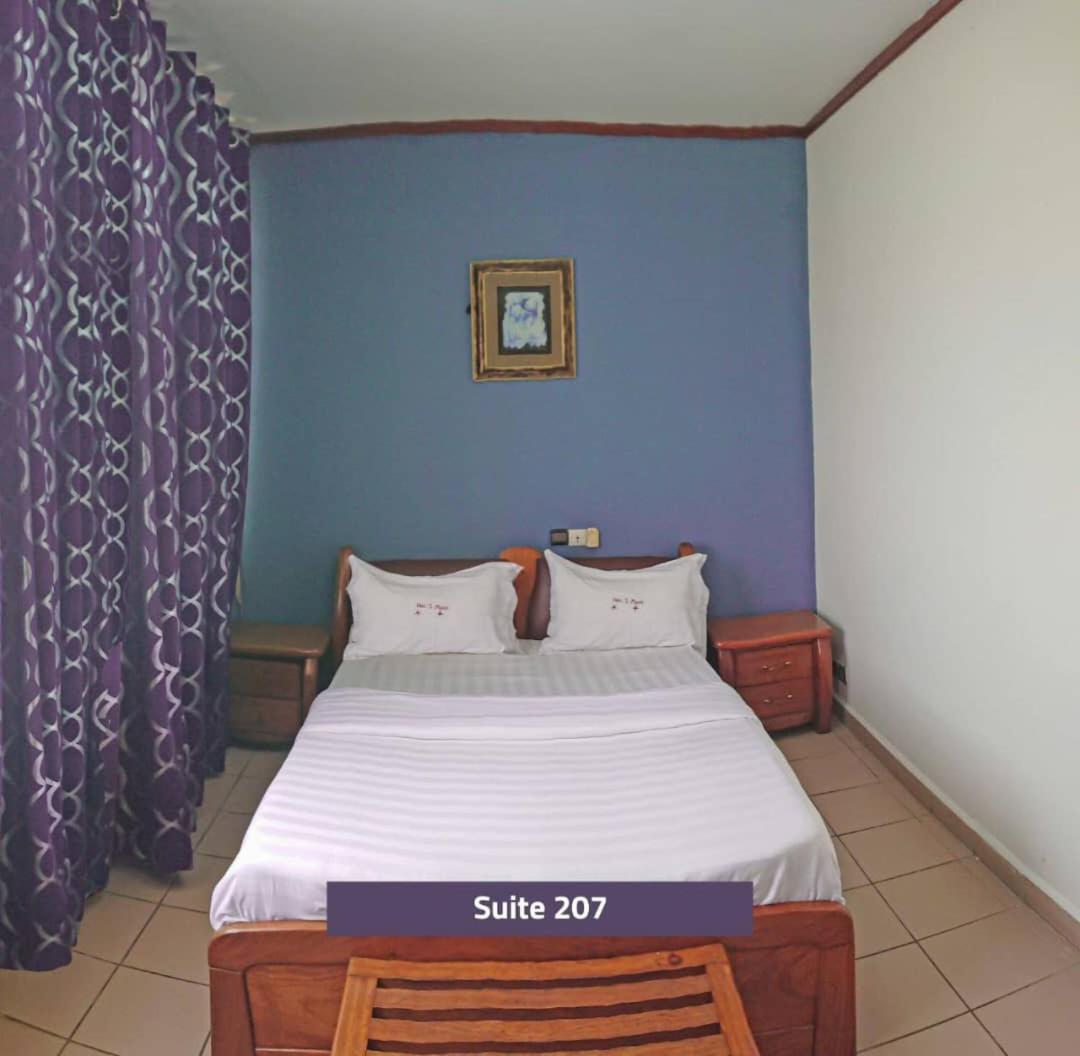 Hotel Le Majestic Douala Exteriör bild