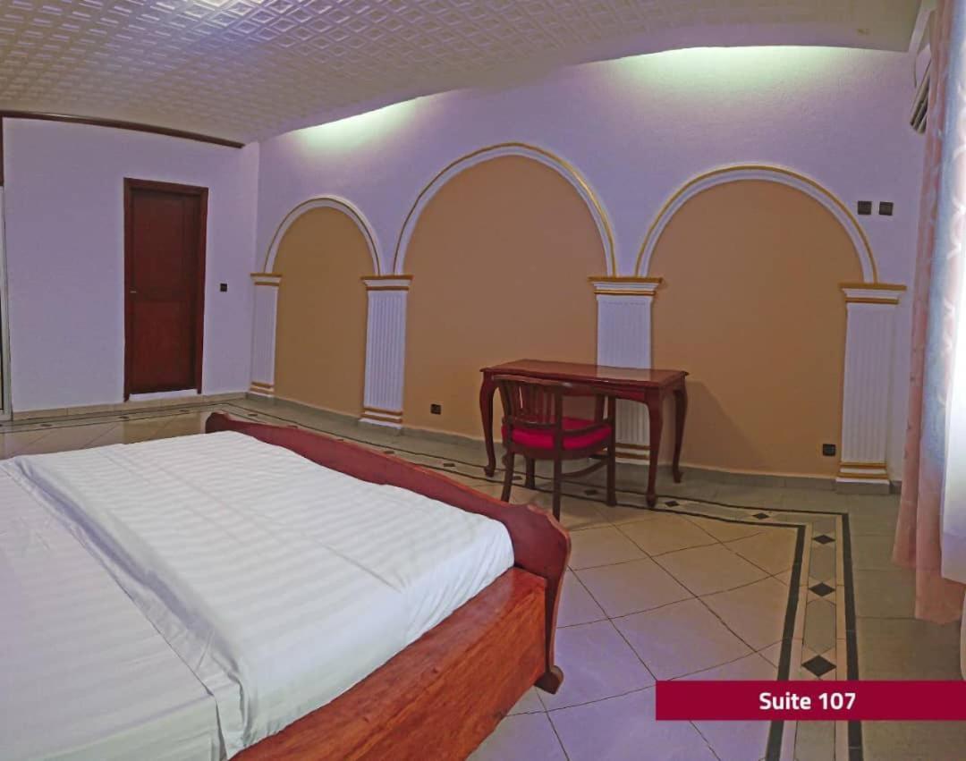 Hotel Le Majestic Douala Exteriör bild